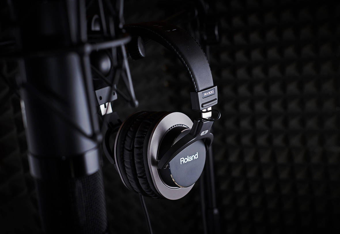 Roland RH-300 Professional Reference Headphones - Image 2